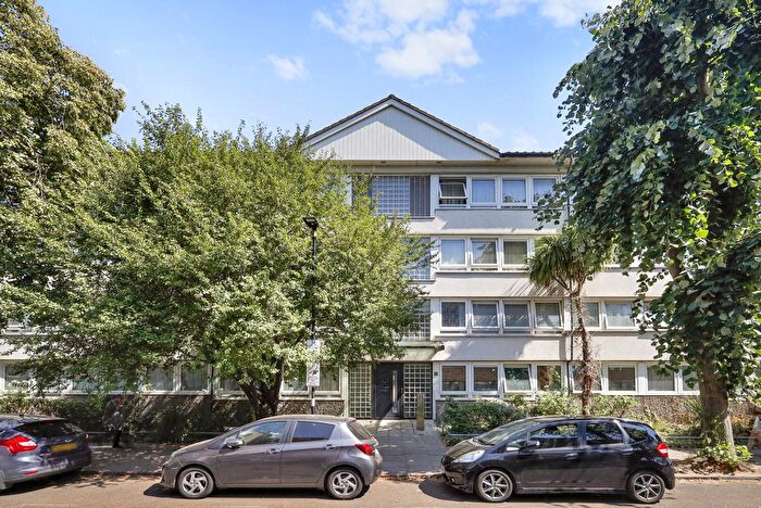 3 Bedroom Flat For Sale In Pooles Park, London, N4