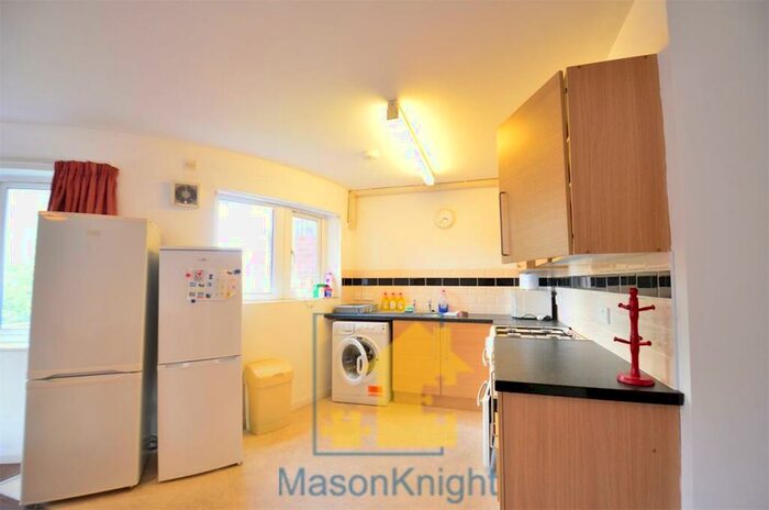 4 Bedroom Flat To Rent In &#; Pppw Stephen Rd, Selly Oak. Mins Walk To University Of Birmingham Campus, B29