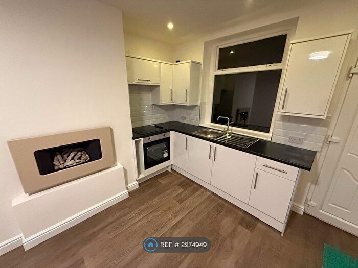 2 Bedroom Terraced House To Rent In Skircoat Green, Halifax, HX3