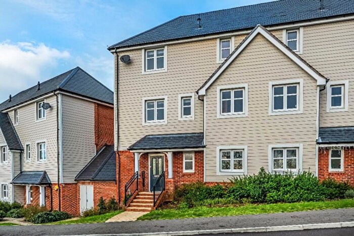 4 Bedroom End Of Terrace House For Sale In Consort Drive, Leatherhead, Surrey, KT22