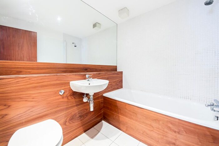 2 Bedroom Apartment To Rent In Myddelton Passage London, EC1R