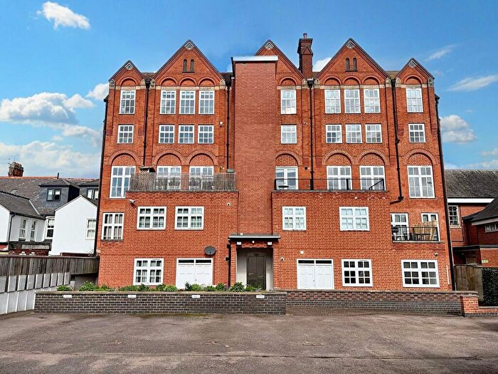 2 Bedroom Apartment For Sale In Clarendon Park Road, Leicester, LE2