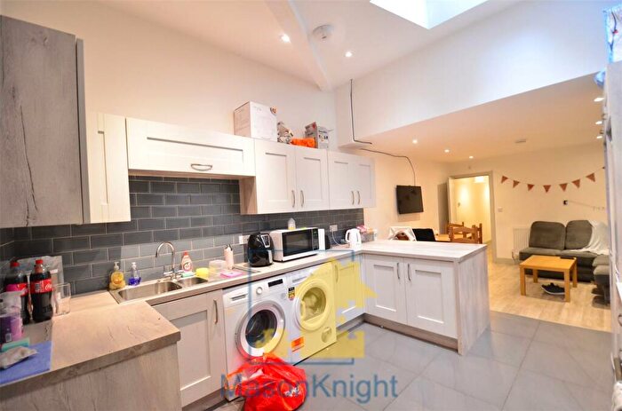 6 Bedroom Terraced House To Rent In Florence Buildings, Birmingham, B29