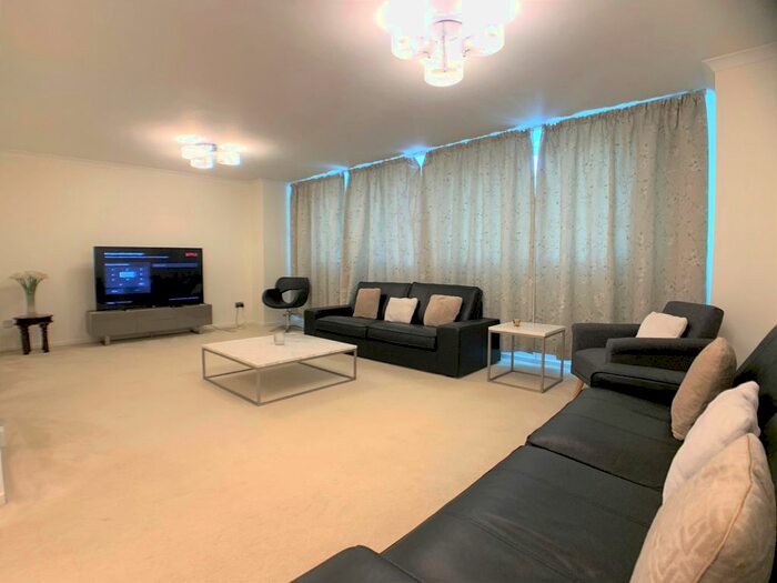 4 Bedroom Flat To Rent In George Street, London, W1U