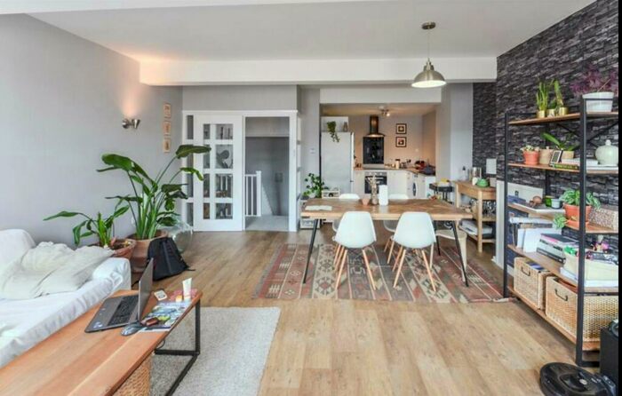 2 Bedroom Town House To Rent In Cliff Road, Nottingham, NG1