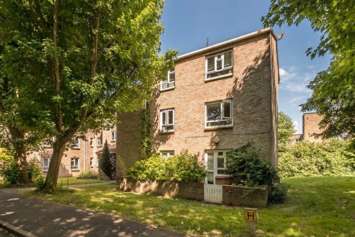 1 Bedroom Flat To Rent In Buckingham Close, London, W5