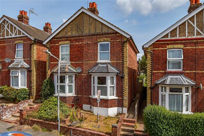 2 Bedroom Semi-Detached House For Sale In Cambrian Road, Tunbridge Wells, Kent, TN4