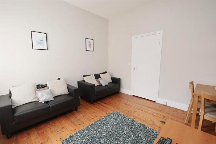 3 Bedroom Flat To Rent In Grosvenor Gardens, Jesmond Vale, Newcastle Upon Tyne, NE2