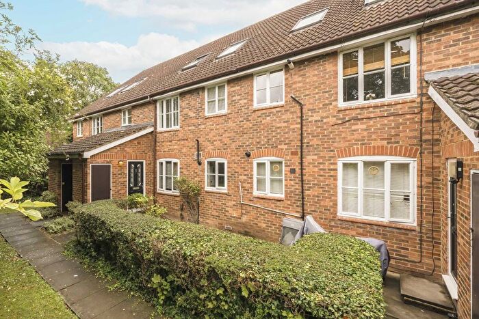 Studio To Rent In Godolphin Place, Acton, W3