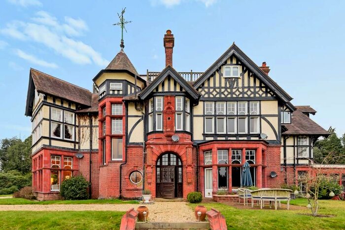 2 Bedroom Flat To Rent In Upper Woolhampton, Berkshire RG7