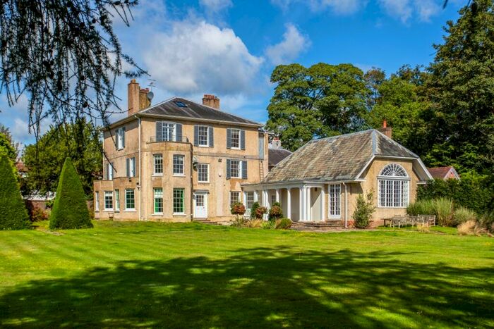 7 Bedroom House To Rent In High Street Godstone, RH9