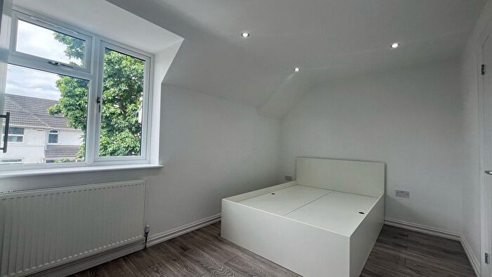 Studio To Rent In Hunters Grove, Hayes, UB3