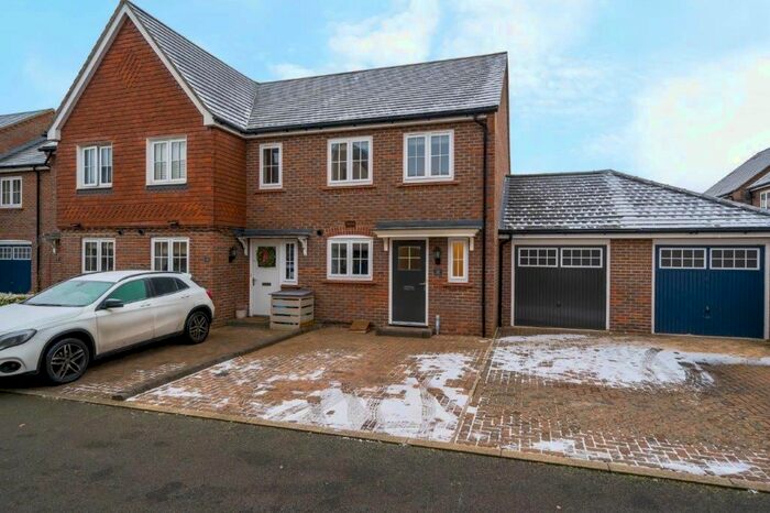 2 Bedroom End Of Terrace House To Rent In Addington Gardens, Woodley, Reading, RG5