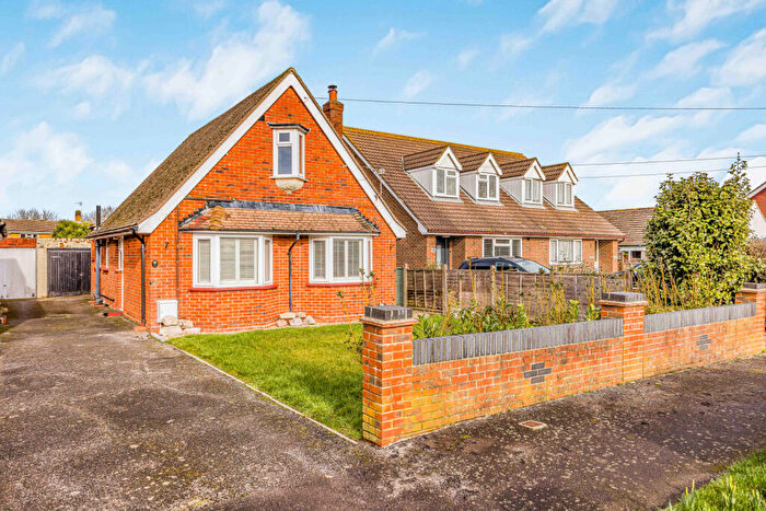 3 Bedroom Link Detached House For Sale In South Hayling, PO11