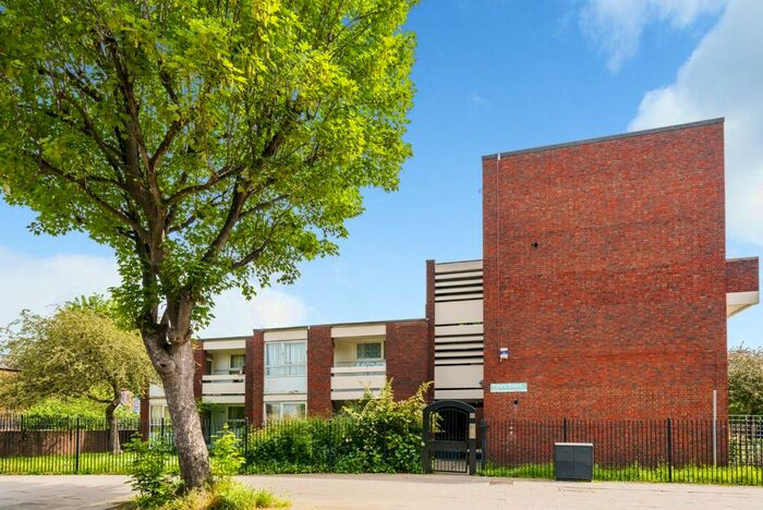 2 Bedroom Flat To Rent In Chatsworth Road, Homerton ., E9