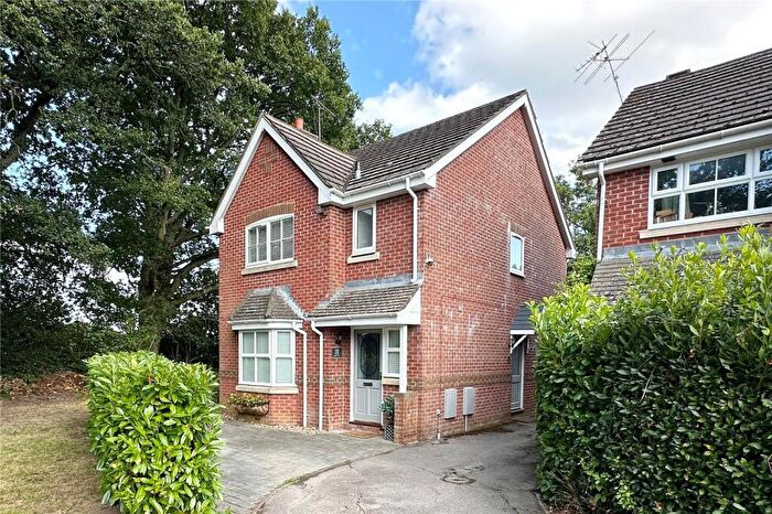 3 Bedroom Detached House To Rent In Kiln Field, Liss, Hampshire, GU33