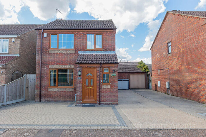4 Bedroom Detached House For Sale In Meadowland Drive, Bradwell, Great Yarmouth, NR31