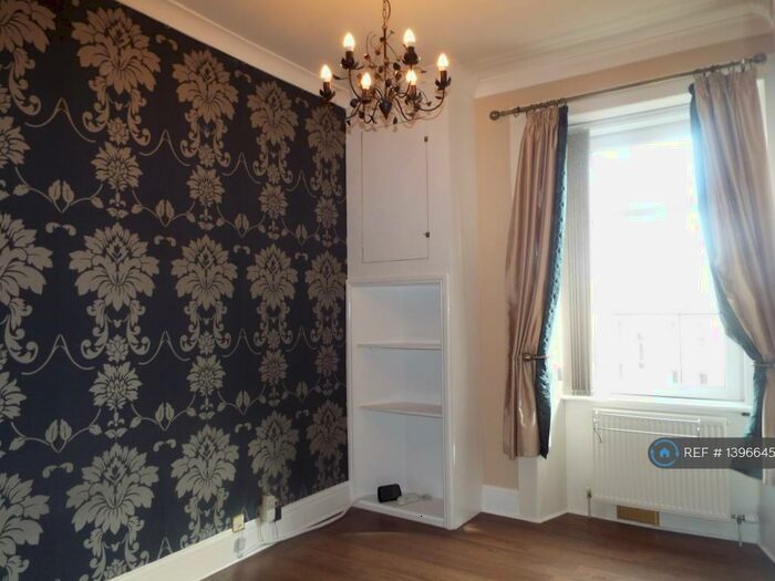 2 Bedroom Flat To Rent In Meadowpark Street, Glasgow, G31
