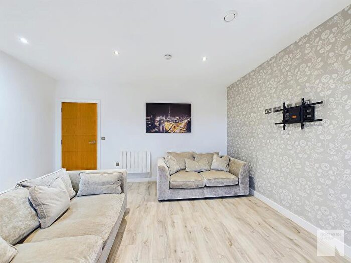 2 Bedroom Apartment To Rent In Roper Court, M4