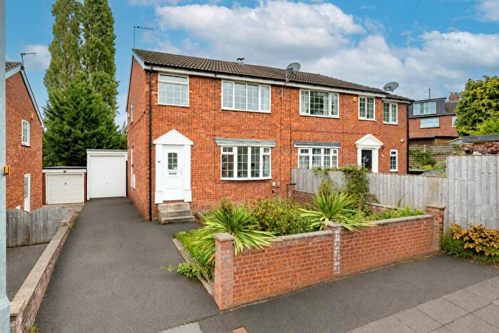 3 Bedroom Semi Detached House For Sale In Glenlea Close, Stanningley, Pudsey, LS28
