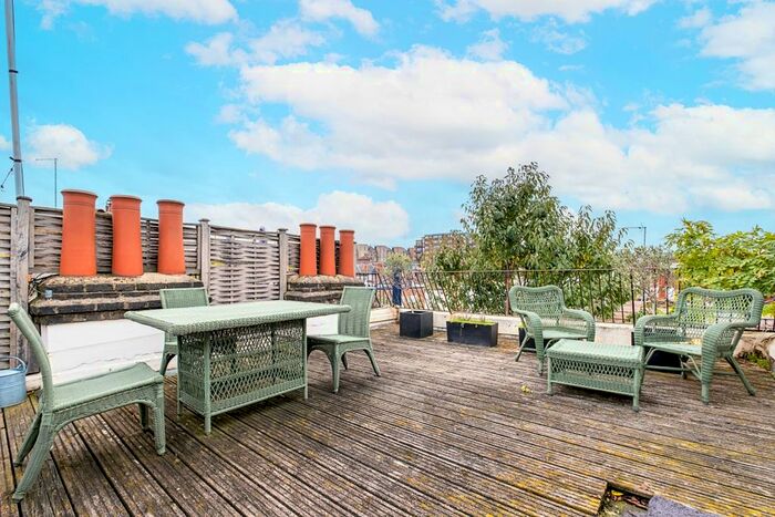 3 Bedroom Flat To Rent In Jameson Street, London, W8