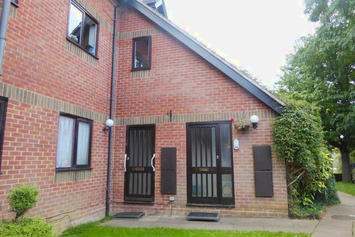 2 Bedroom Maisonette To Rent In Hambleberry Court, Tilehurst, Reading, RG31