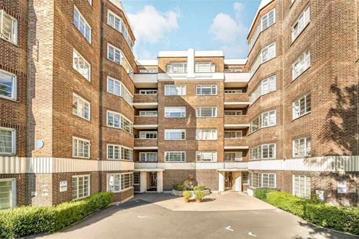 2 Bedroom Flat For Sale In Shoot Up Hill, Cricklewood, NW2