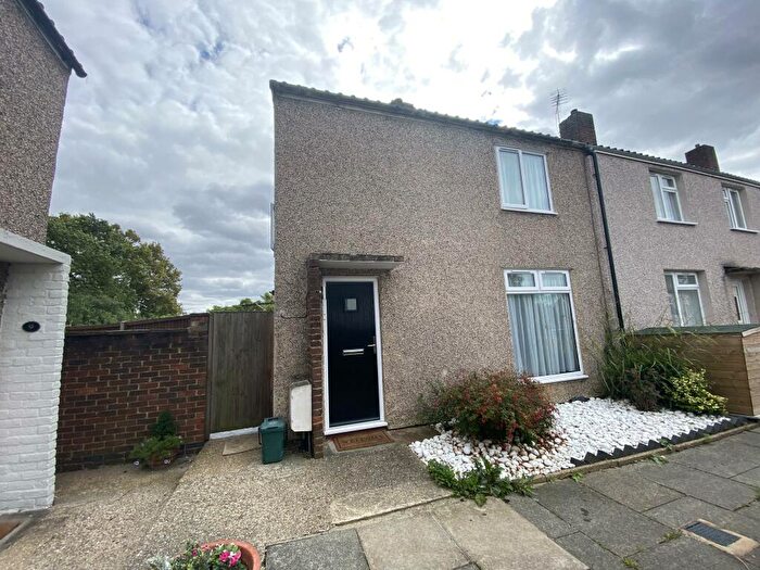 2 Bedroom House To Rent In Bushey Croft, Harlow, CM18