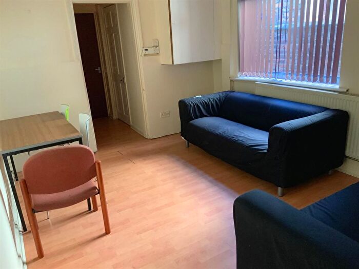 8 Bedroom Semi-Detached House To Rent In Ladybarn Lane, Manchester, M14