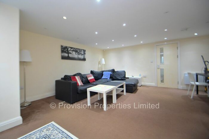 2 Bedroom Flat To Rent In Woodsley Road, Hyde Park, Leeds, LS2