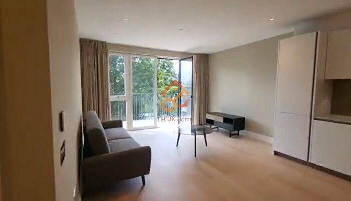 1 Bedroom Flat To Rent In Carlton House, Broom Road, Teddington, TW11