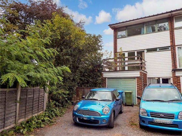 4 Bedroom Terraced House To Rent In Cross Street, Farnborough, GU14