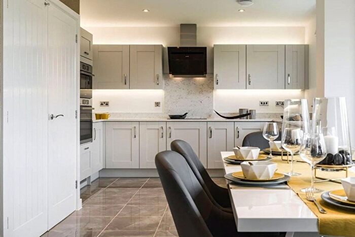 4 Bedroom Detached House For Sale In Kempshott Hill, Kempshott, Basingstoke, RG23