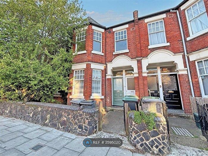 3 Bedroom Flat To Rent In Upland Road, London, N8