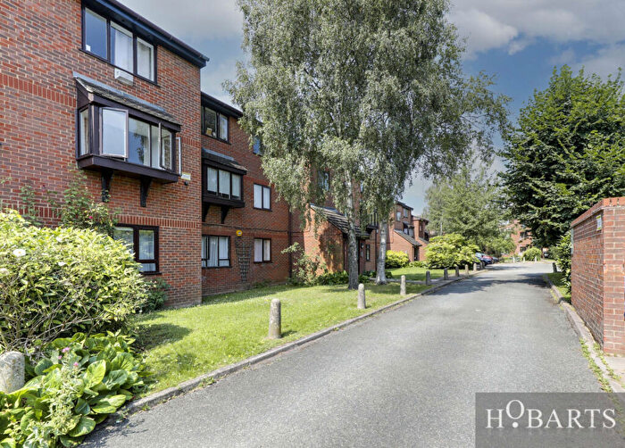 2 Bedroom Flat For Sale In Northcott Avenue, Alexandra Park, N22