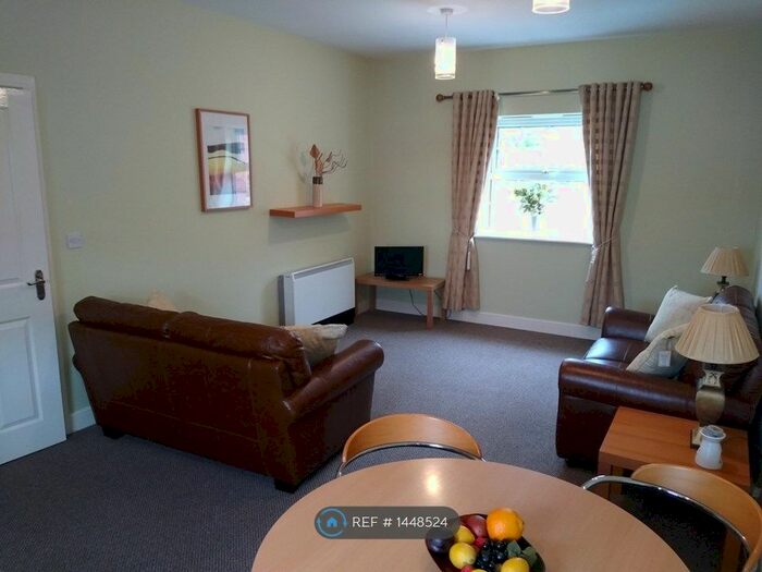 2 Bedroom Flat To Rent In Hunterswood Court, Chorley, PR7