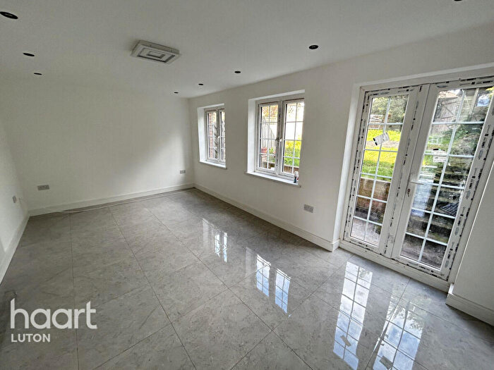 3 Bedroom Terraced House To Rent In Porlock Drive, Luton, LU2