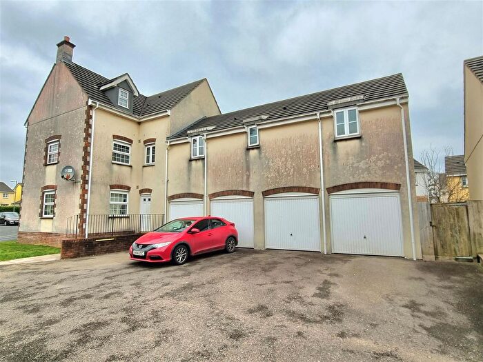 2 Bedroom Detached House For Sale In Robin Drive, Launceston, PL15