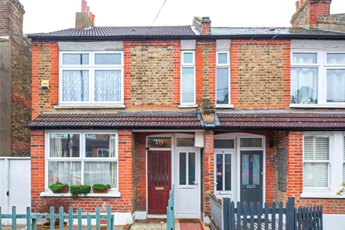 2 Bedroom Maisonette For Sale In Queen Mary Road, London, SE19