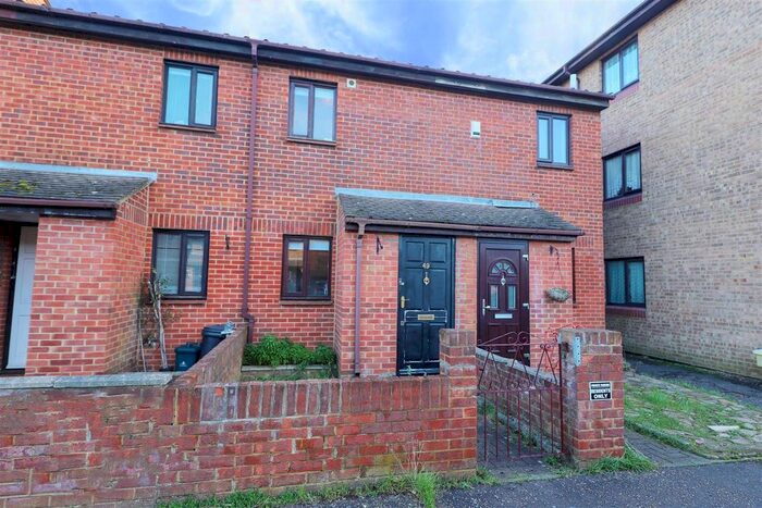 1 Bedroom End Of Terrace House To Rent In Verona Close, Cowley, UB8