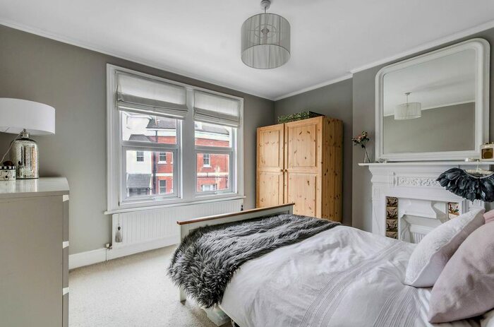 2 Bedroom Flat To Rent In Thurlow Park Road, West Dulwich, London, SE21