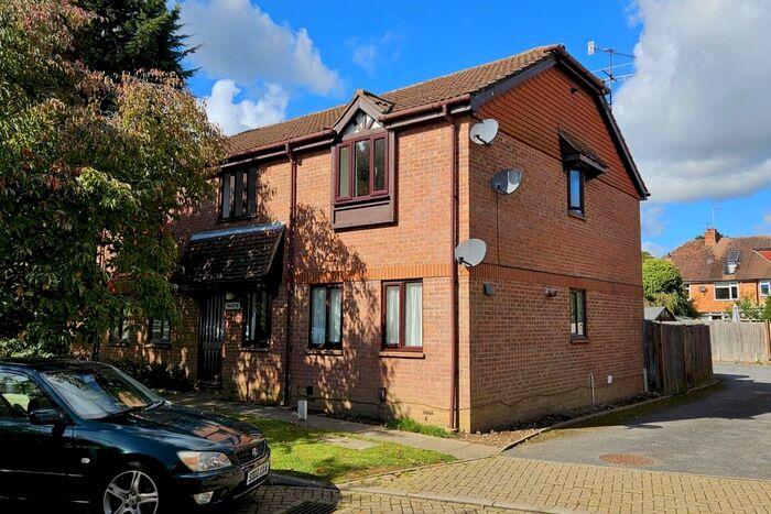 1 Bedroom Flat To Rent In Parkhurst Grove, Horley, Surrey., RH6