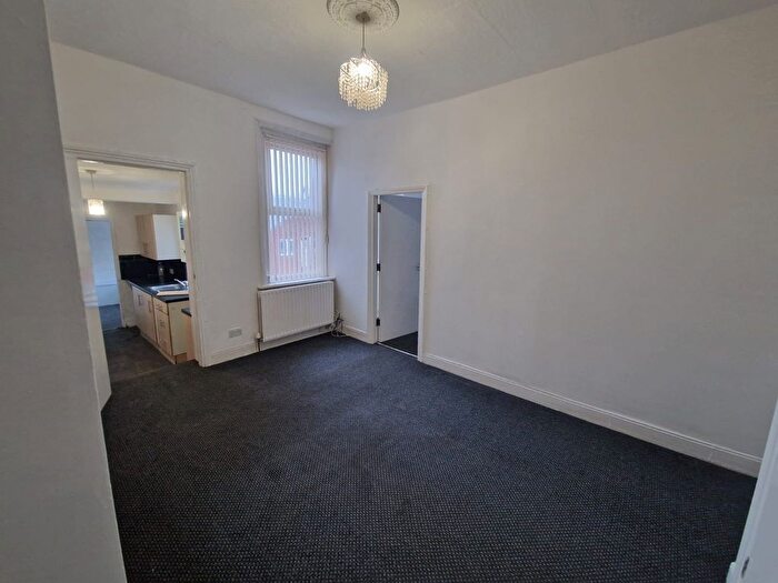 3 Bedroom Flat To Rent In Windsor Avenue, Gateshead, NE8