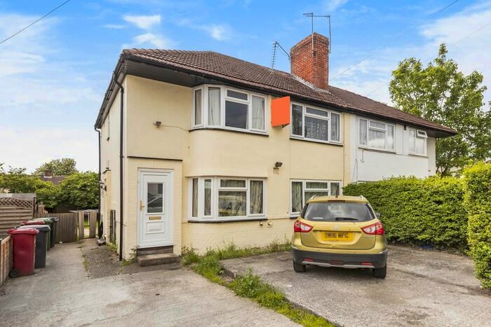 2 Bedroom Maisonette To Rent In Slough, Berkshire, SL2