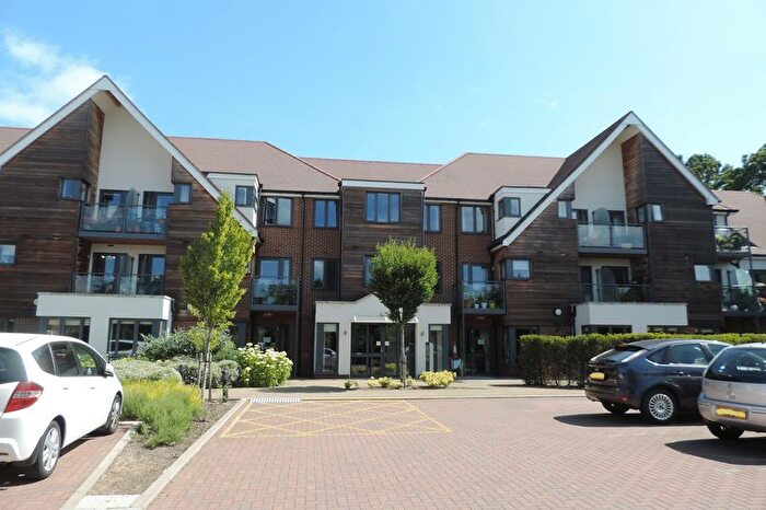 1 Bedroom Property For Sale In Mandeville Court, Darkes Lane, Potters Bar, EN6