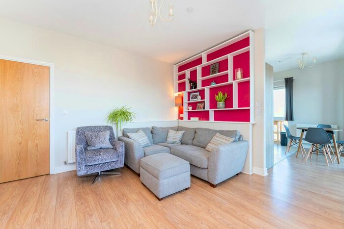 2 Bedroom Flat To Rent In Red Lion Court, Greenford, UB6