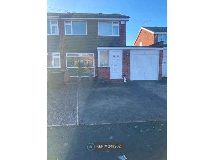 3 Bedroom Semi Detached House To Rent In Grayshott Close, Bromsgrove, B61
