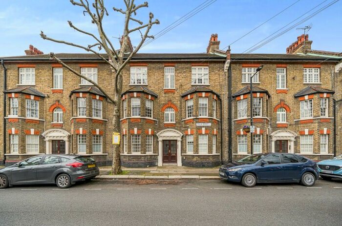 2 Bedroom Apartment To Rent In Villa Street, London, SE17