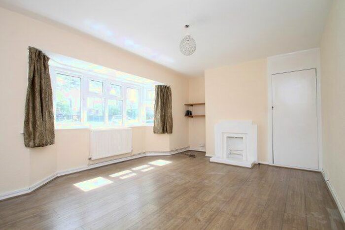 2 Bedroom Flat To Rent In Southend Road, Beckenham, BR3