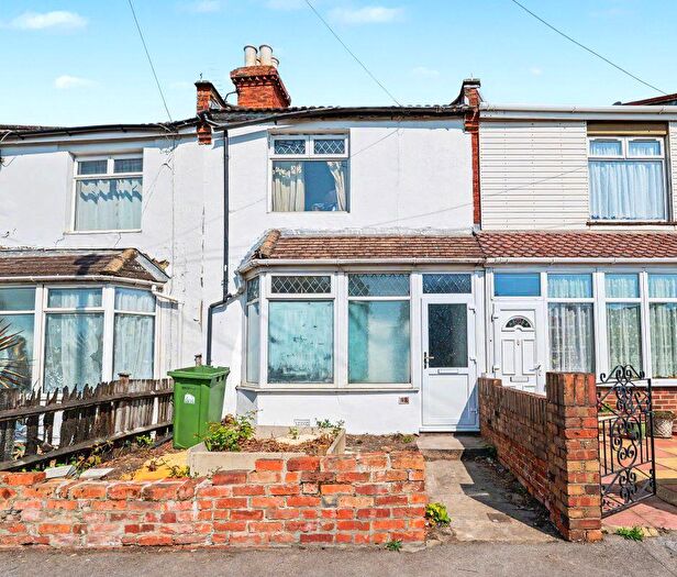 3 Bedroom Terraced House For Sale In Winchester Road, Southampton, SO16